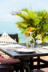 Restaurant avec terrasse au bord de l'eau  